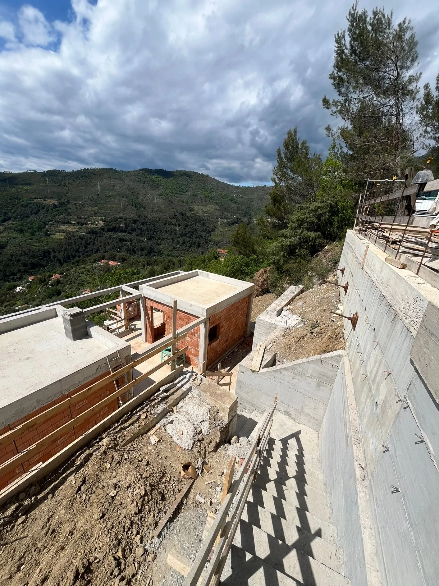 Retaining walls, lower terrace